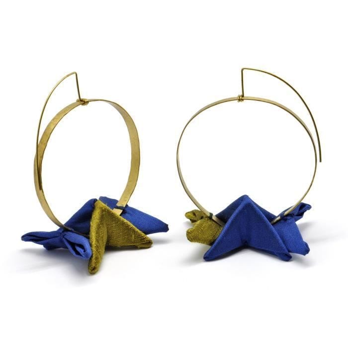Boucles d'oreille - Tegumenti - Frecce XXL - Soie bleue et bronze - Crochet - 7cm de long