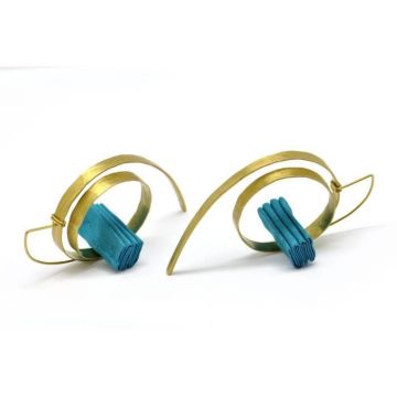 Boucles d'oreille - TEGUMENTI - Modèle Bleu - Soie et bronze - Longueur 7 cm - Couleur turquoise et doré