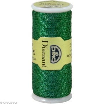 Fil à broder Diamant - Vert métallisé D699 DMC - 35 m Fil à broder DMC Diamant - Matière: Polyester 100% - Couleur: Vert métallisé