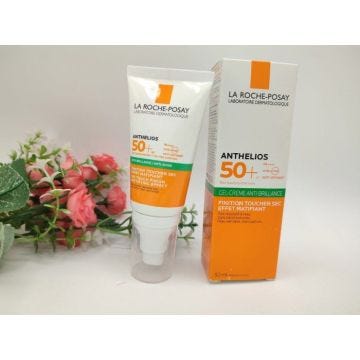 Crème solaire spf 50. Écran solaire de chez la roche posay. Pour une couverture complète1