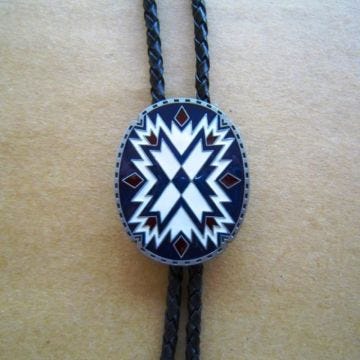 Cravate Bolo Tie Email Bleu et Blanc en Cuir Tressé Fan Country - Mixte - Réglable