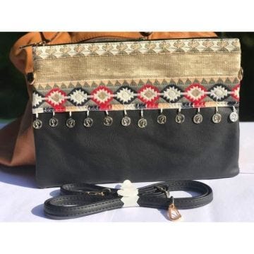 Pochette à Maquillage, sac à main avec bandoulière et décoration Fait Main ( Noir )