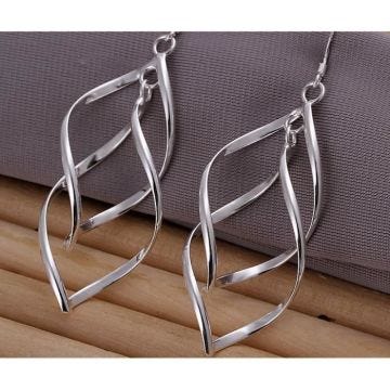 Boucles d'oreilles femme torsadées argent